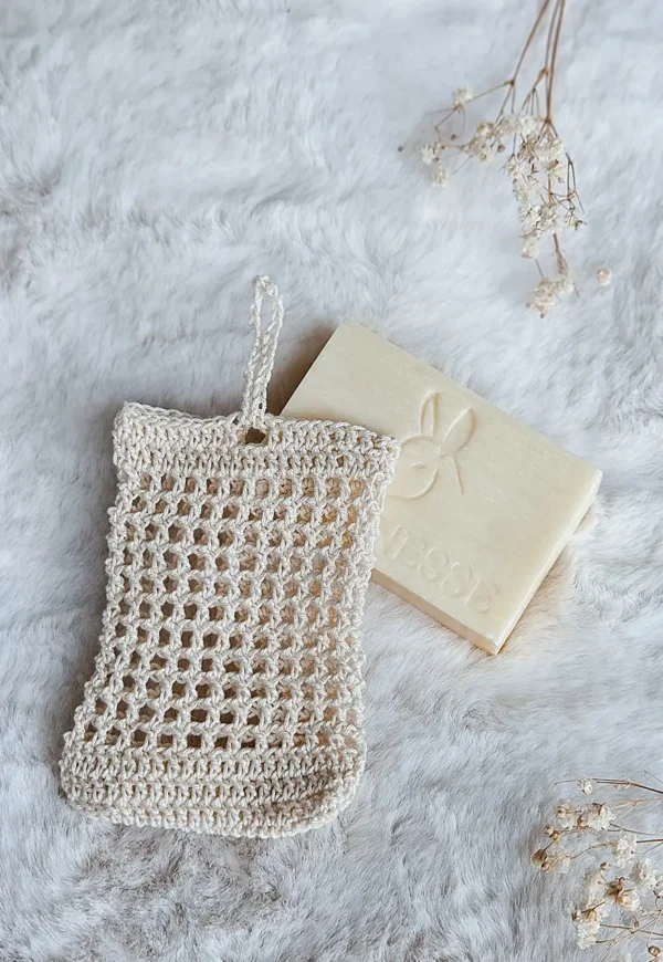 Pochette à savon au crochet Les Neptuneries et savon