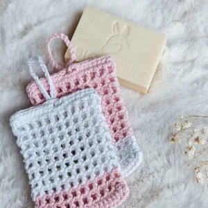 Duo de Pochettes à savon au crochet Les Neptuneries et savon