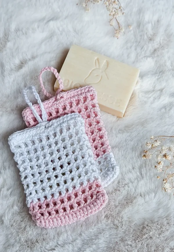 Duo de Pochettes à savon au crochet Les Neptuneries et savon