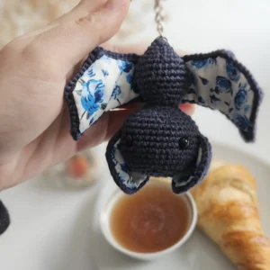 Petite chauve-souris au crochet bleue