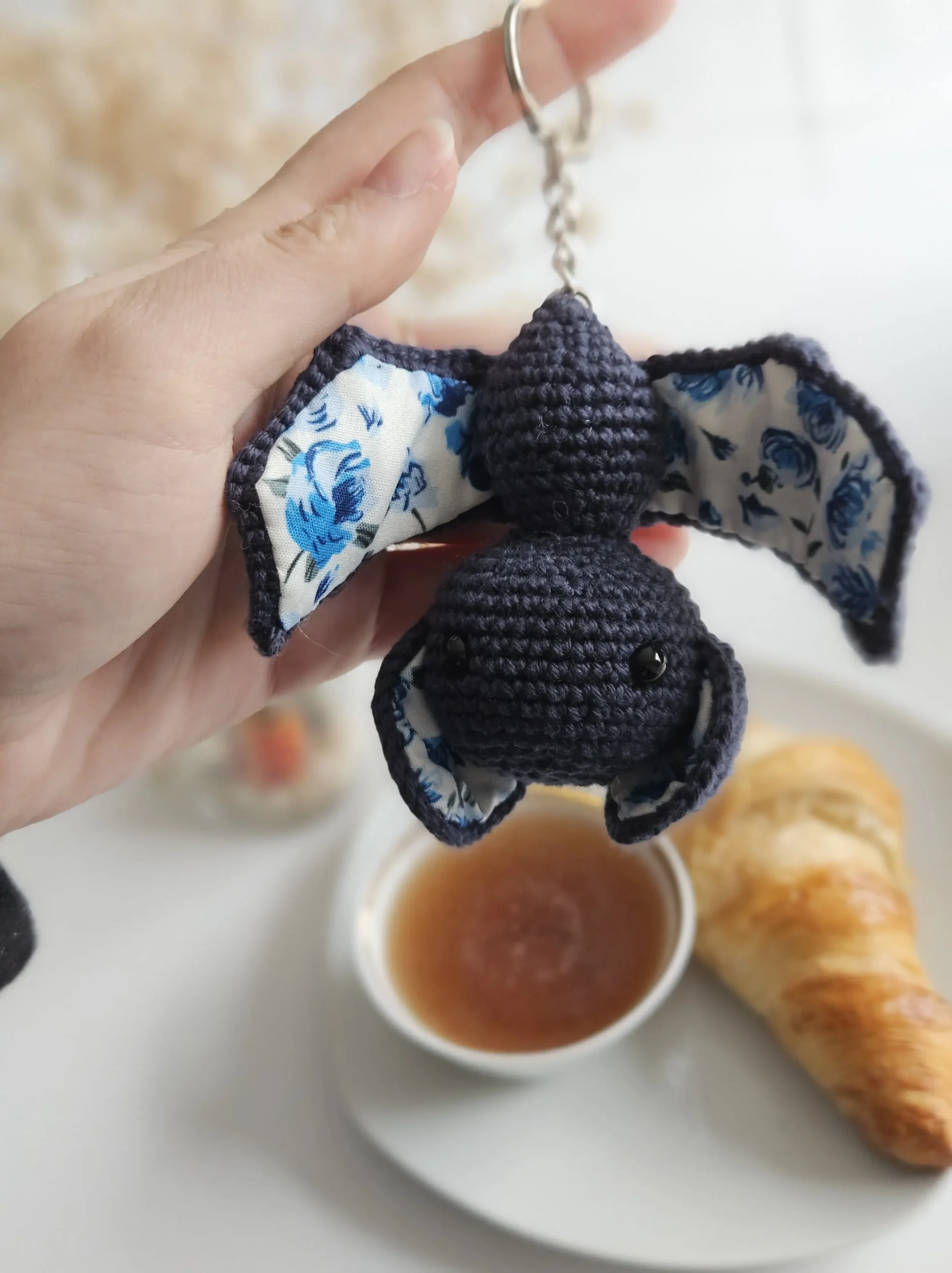 Petite chauve-souris au crochet bleue