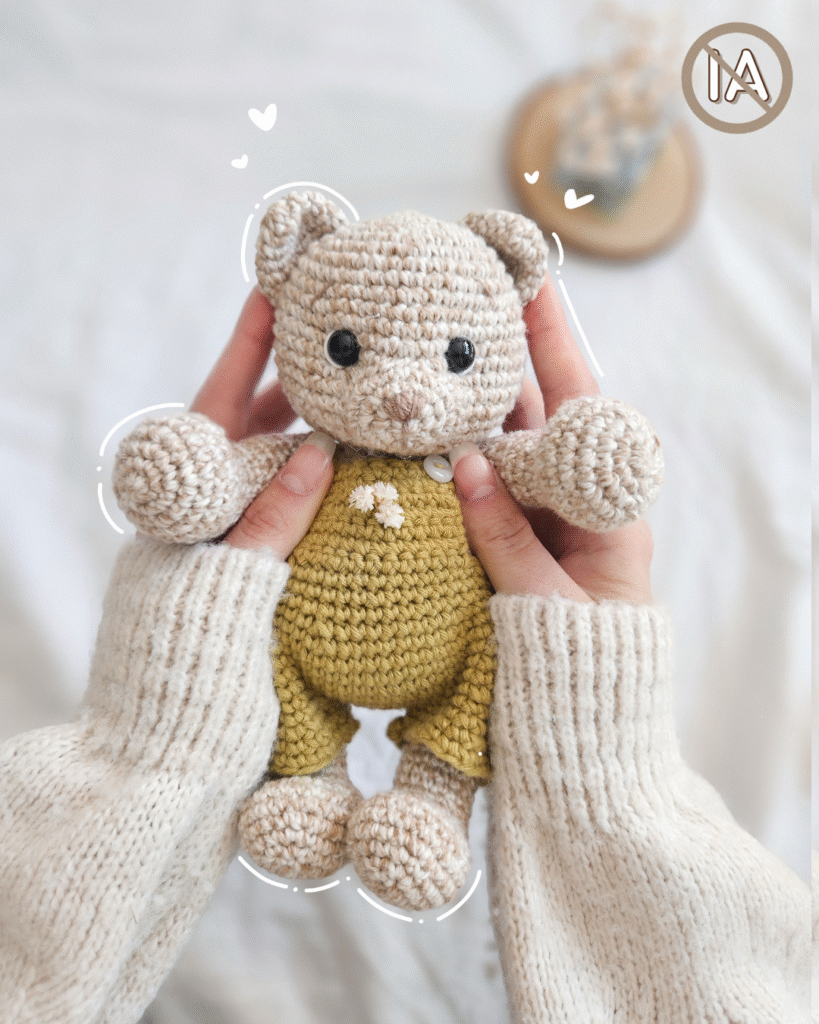 Ourson au crochet. Photo et peluche réalisée par Les Neptuneries